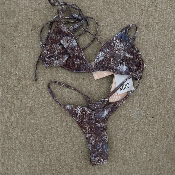 TIGETMIST BIKINI BNWT! Size Medium top and Small bottom - Picture 3 of 3